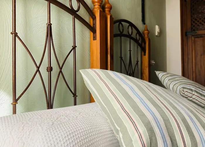 Caseron De La Fuente Albarracín